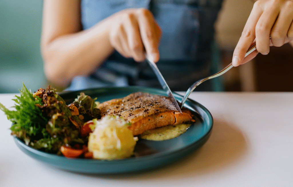 Eat more in the morning, When Should You Eat to Lose Weight? Here's What a Dietitian Says