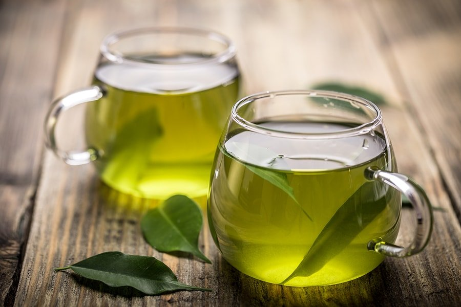 Natural Remedies for Longer, Thicker Lashes Without Lash Extensions