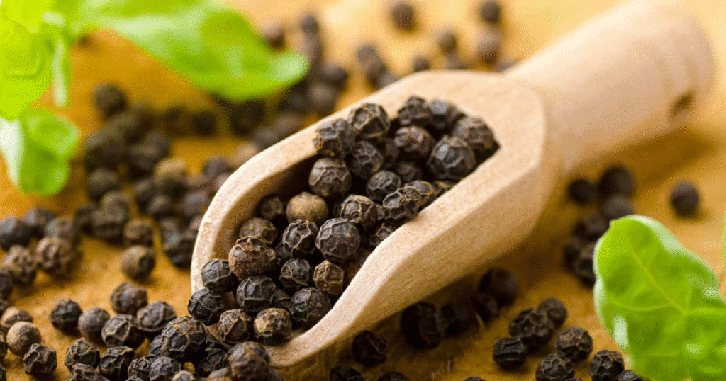 Bananas with Black Pepper: A Natural Remedy for Liver Health and Bloating