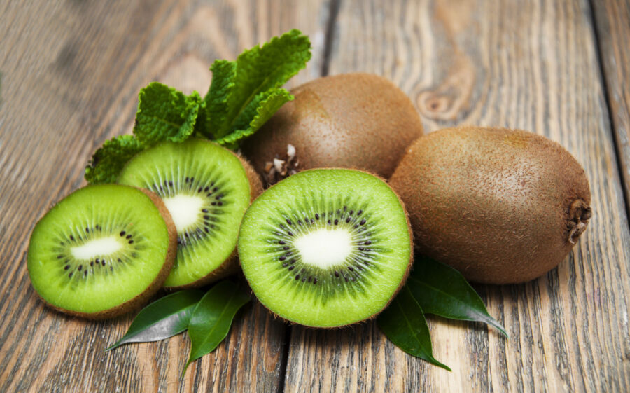 8 Amazing Health Benefits of Kiwi for Glowing Skin and a Healthy Heart